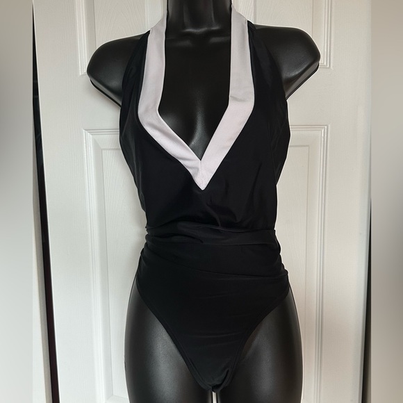 Sun Streak by Newport News - *Plus Size* B/W halter neck one-piece - Size 20W - Picture 1 of 2